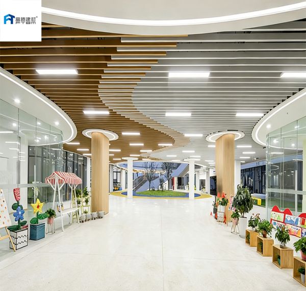 幼兒園室內裝飾-鋁方通吊頂